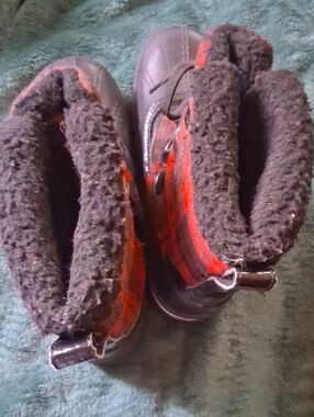 3M Thinsulate Kids Black and Red Insulated Snow Boots